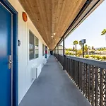Wafer 450 Hotel